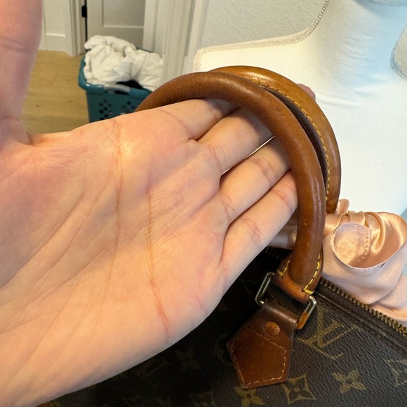 Louis Vuitton purse!!! Super fun and will get plenty compliments! - Picture 10 of 13